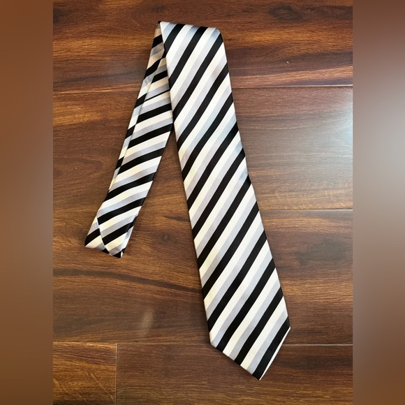 🍁SALE🍁 ZILLIONI Collezioni 100% Silk Tri-color Stripes Handmade Repp Tie - Picture 2 of 9